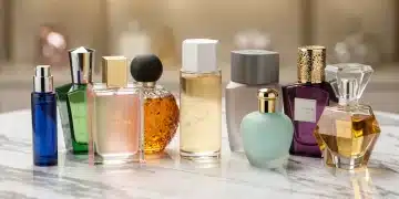 Los 10 perfumes más vendidos en España en el primer trimestre de 2026, destacando su diversidad y lujo.